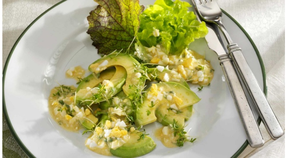 avokado-yumurta-ve-humus