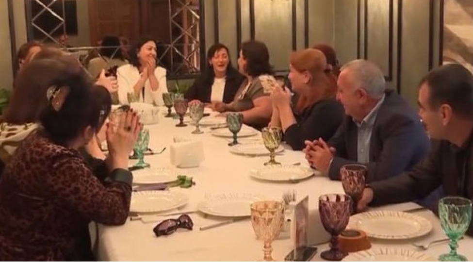 xankendinin-yegane-azerbaycan-mektebinin-mezunlari-41-il-sonra-bir-aradavideo