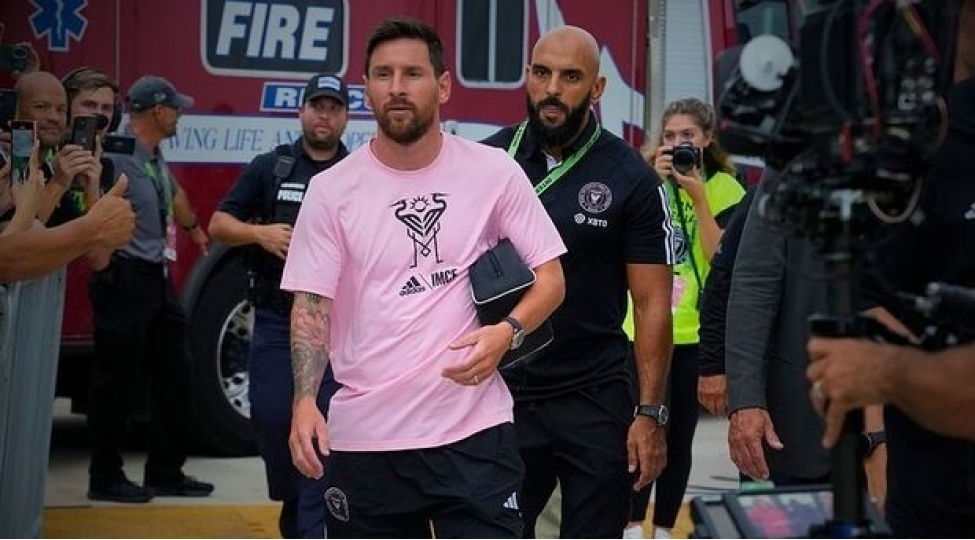 match-zamani-insident-messinin-cangudeni-azarkeshi-yere-serdi-video