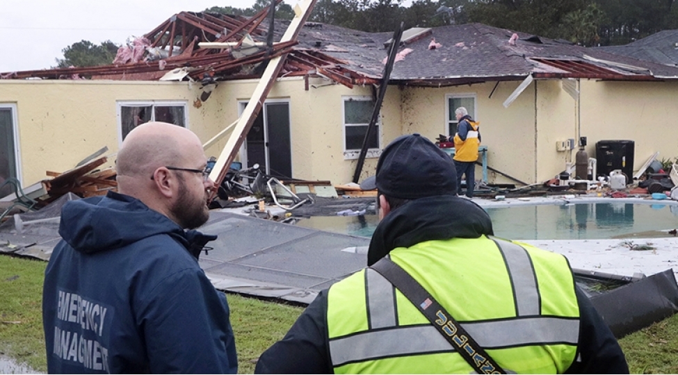 kosmosdan-floridada-bir-evin-damina-dushdu-shok