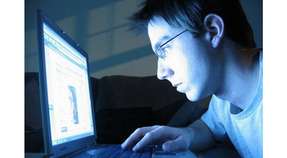 internetle-depressiya-arasinda-hansi-elaqe-var