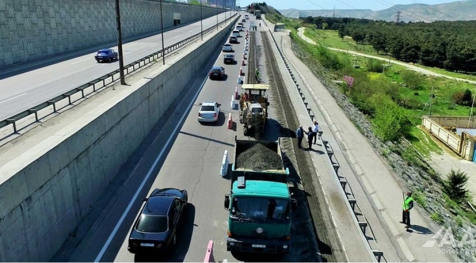 baki-dairevi-avtomobil-yolunun-bir-hissesinde-temir-ishleri-aparilib-fotovideo