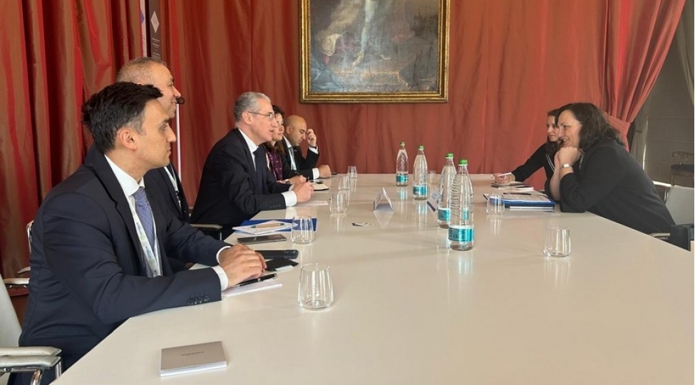 muxtarbabayev-ieit-numayende-heyeti-ile-iqlim-maliyyesini-muzakire-edib