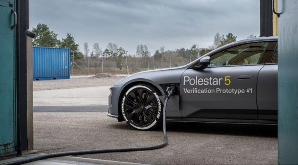 cemi-10-deqiqeye-sharj-edilen-elektrik-avtomobili