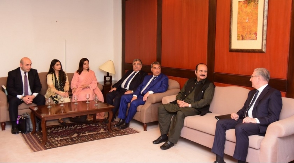 cop29-un-prezidenti-pakistan-bash-nazirinin-gencler-proqraminin-sedri-ile-gorushub