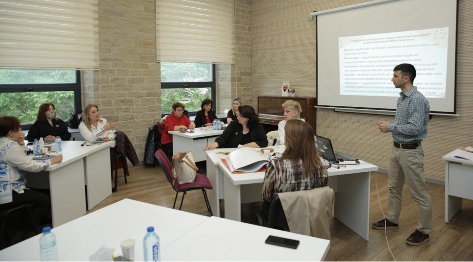 medeniyyet-nazirliyinin-tabeliyindeki-muessiselerin-rehberleri-uchun-telimler-yekunlashib-foto