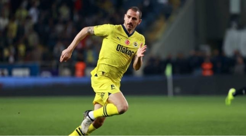 fenerbaxchanin-futbolchusu-karyerasini-basha-vurur