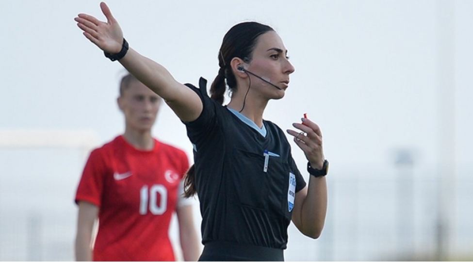 azerbaycanin-fifa-referisi-gurcustan-kipr-oyununa-teyinat-alib