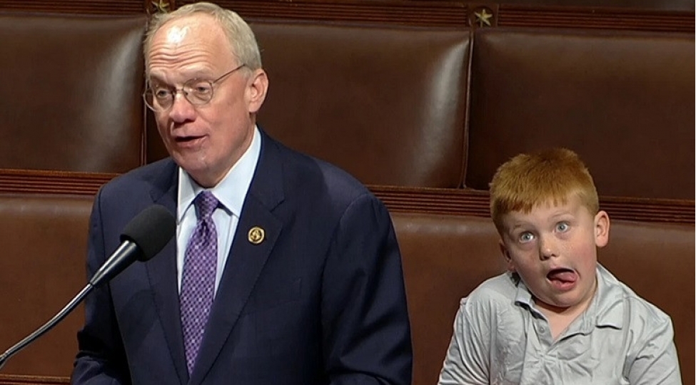 atasi-chixish-etdi-oglu-gundem-oldu-video