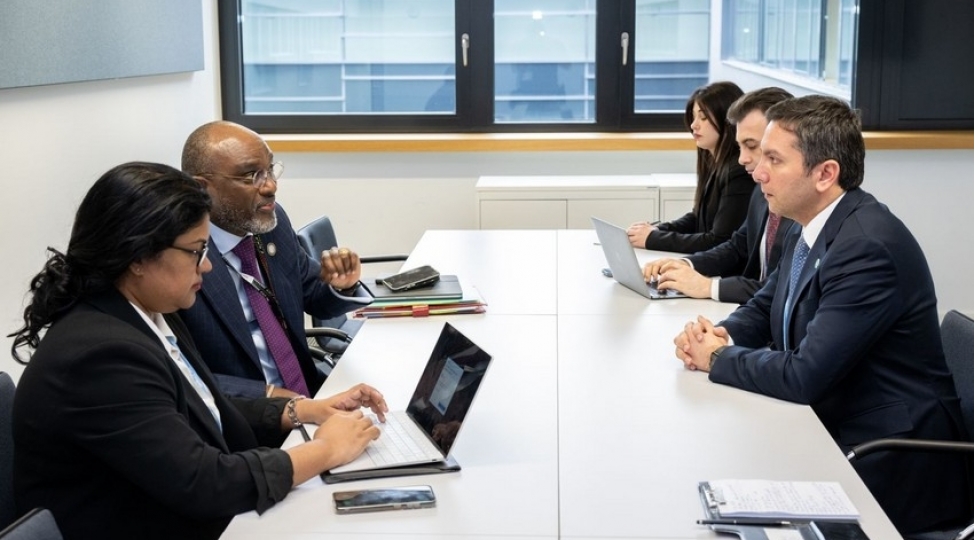 cop29-un-bash-danishiqchisi-77-qrupuna-sedrlik-eden-uqanda-numayendeleri-ile-gorushub