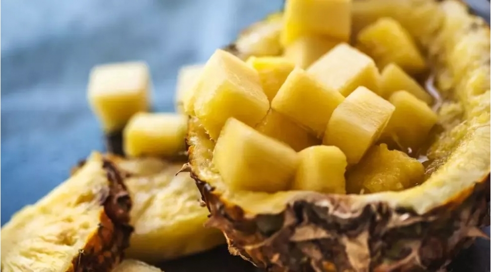 ananas-niye-kral-meyvesi-idi-foto