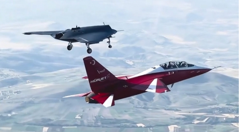 turkiye-pua-si-hurjet-teyyaresi-ile-birge-uchush-heyata-kechirib-video