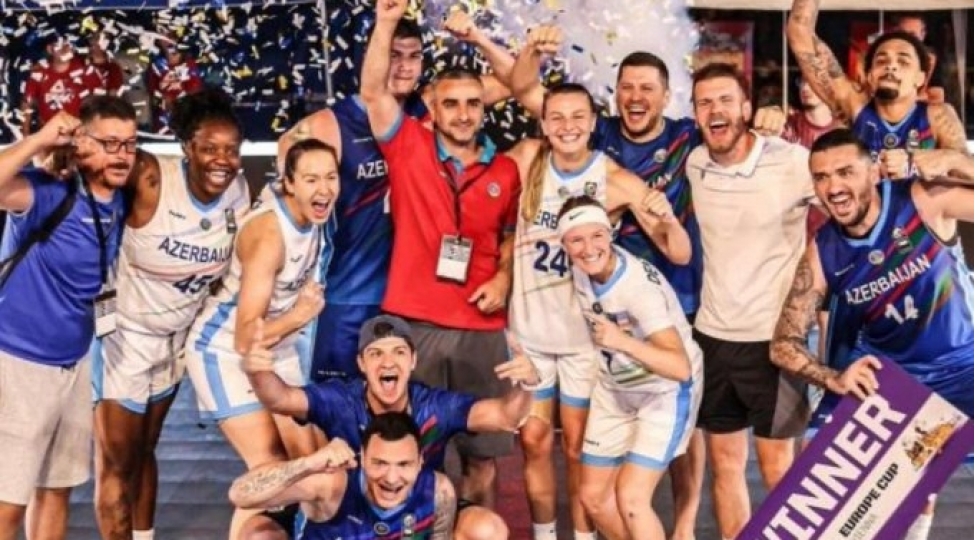 emin-emrullayev-kishi-ve-qadin-basketbolchularimizi-tebrik-edib