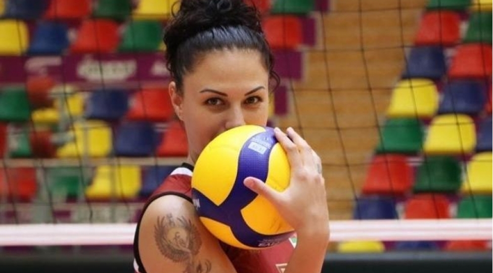 azerbaycan-millisinin-voleybolchusu-karyerasini-basha-vurub