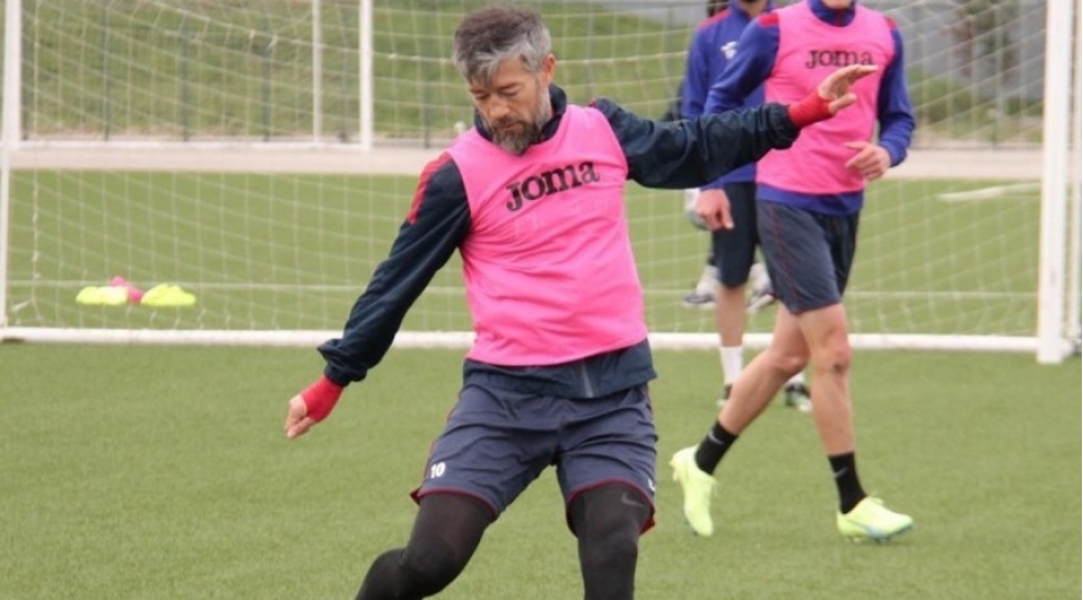 azerbaycan-millisinin-sabiq-futbolchusu-karyerasini-basha-vurub