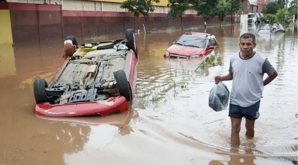 kot-divuarda-guclu-yagishlar-neticesinde-sekkiz-nefer-olub