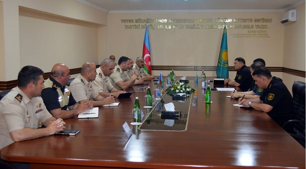 qazaxistan-herbi-polis-bash-idaresinin-numayendeleri-azerbaycanda-seferdedir-foto