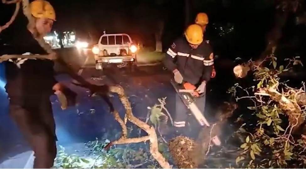 fhn-qeyri-sabit-hava-sheraiti-bir-sira-fesadlar-toredib-video