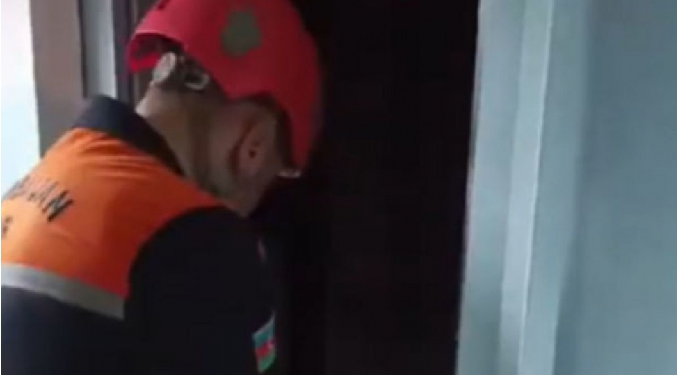 bakida-evde-komeksiz-veziyyetde-qalan-3-nefer-xilas-edilib-video