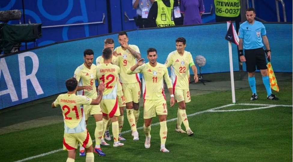 ispaniya-millisi-tarixi-ugura-imza-atib