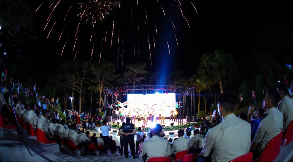 xetai-rayonunda-azerbaycan-respublikasinin-silahli-quvveler-gunune-hesr-olunmush-konsert-proqrami-video