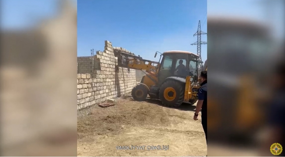 saray-qesebesinde-qanunsuz-tikili-sokulub-video