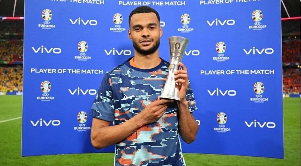 ruminiya-niderland-gorushunun-en-yaxshi-futbolchusu-belli-olub