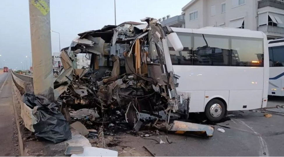 turkiyede-turist-avtobusu-qezaya-ugrayib-olen-ve-yaralilar-var