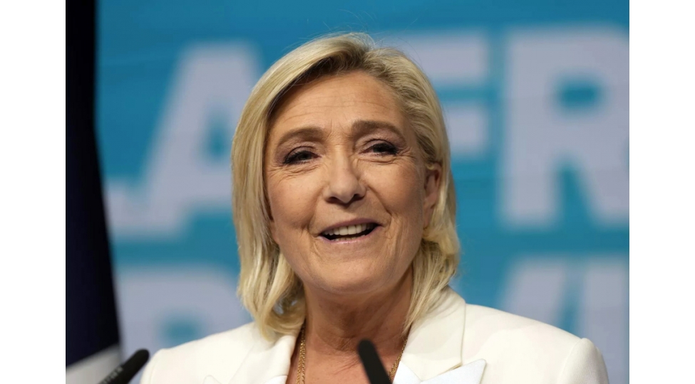 fransizlarin-yarisi-sechkilerde-le-penin-partiyasinin-qalib-gelmesini-isteyir