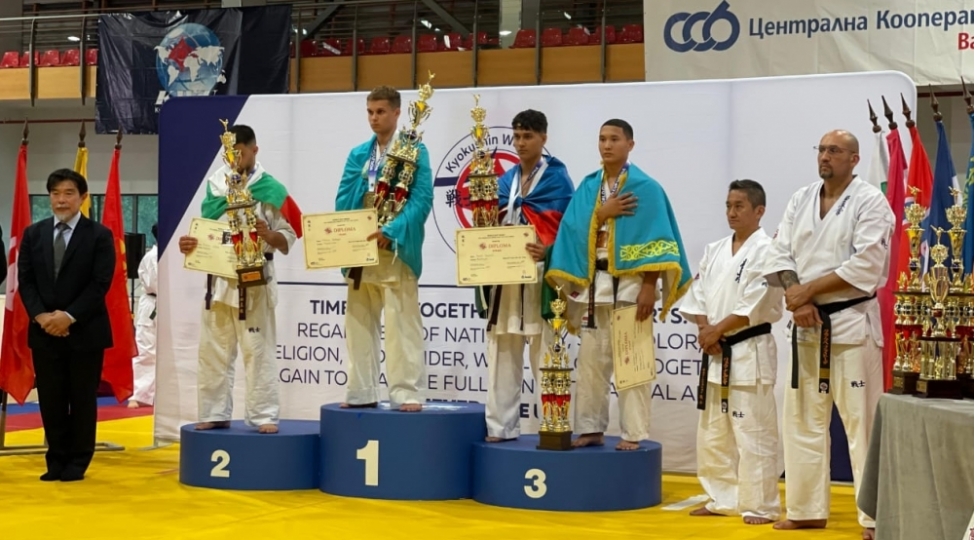 karatechimiz-bolqaristanda-fexri-kursuye-qalxdi