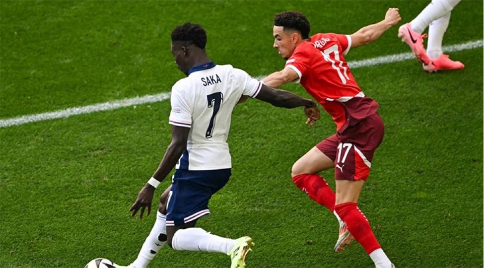 bukayo-saka-ingiltere-isvechre-oyununun-en-yaxshisi-sechildi