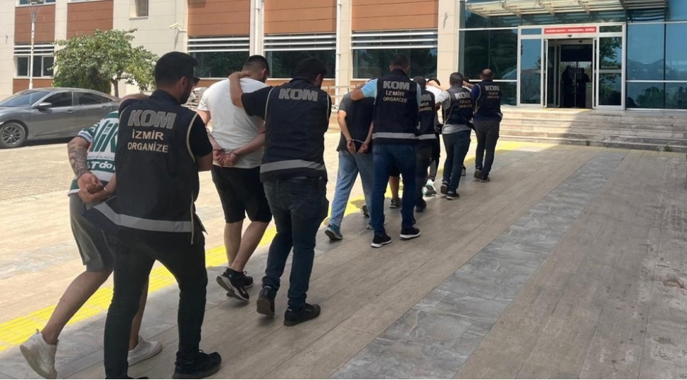 turkiyede-saxlanilan-avtomobilde-partlayici-ashkarlandi