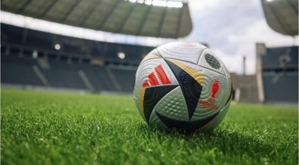 yarimfinal-ve-final-gorushlerinde-oynanilacaq-topun-fotosu-teqdim-olunub