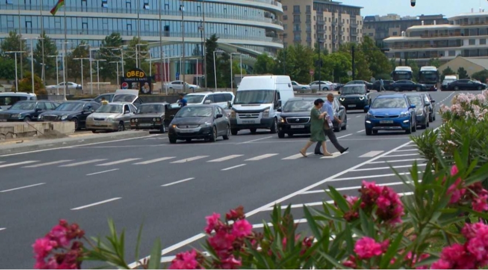 bakinin-afiyeddin-celilov-kuchesinde-temir-ishleri-yekunlashib-video