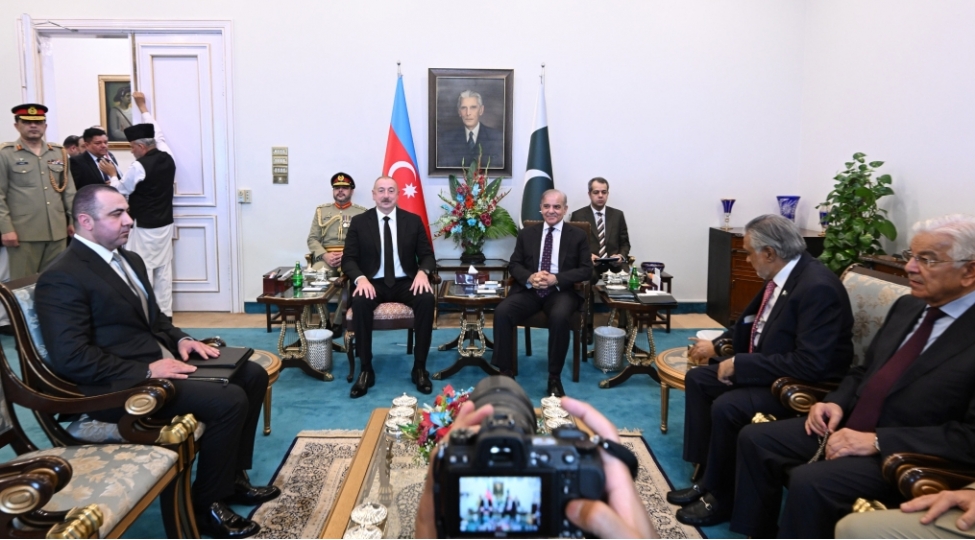 islamabadda-azerbaycan-prezidentinin-ve-pakistanin-bash-nazirinin-genish-terkibde-gorushu-bashlayib