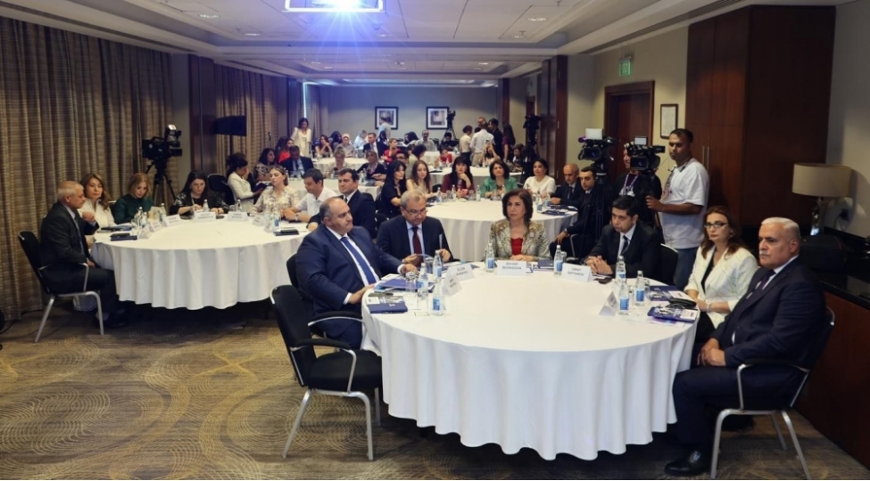 22-iyul-milli-metbuat-gunu-erefesinde-media-ve-ushaq-huquqlari-ders-vesaiti-teqdim-olunub