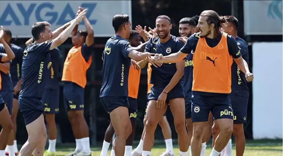 cenk-tosun-fenerbagchada-ilk-meshqinde-foto