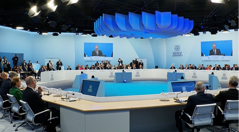 avropa-siyasi-birliyinin-sammiti-enerjiden-miqrasiyaya-qeder-boyuk-britaniya-ai-emekdashliginin-yeni-dovru