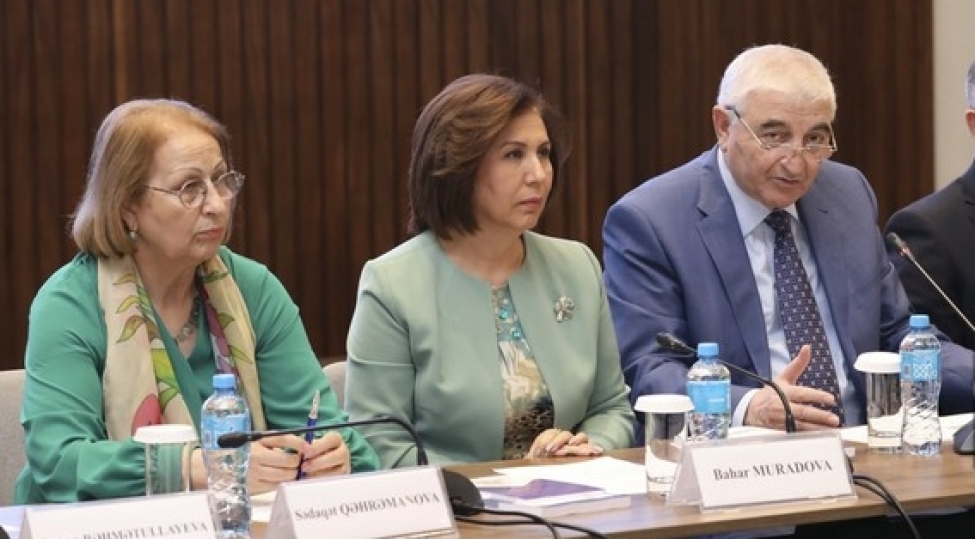 qadinlarin-sechkilerde-ishtiraki-meselesi-muzakire-edilib