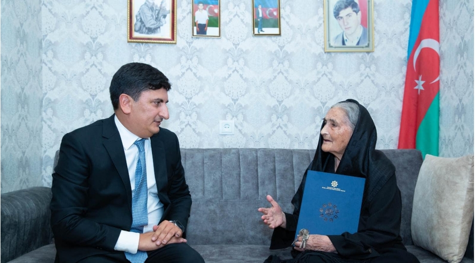 milli-qehreman-natiq-qasimovun-anasina-ev-verilib