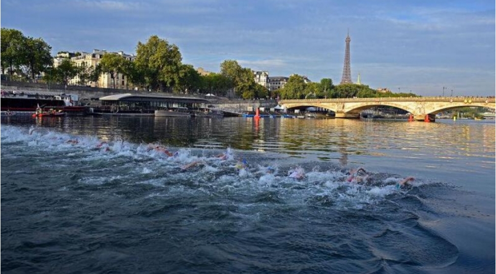 olimpiadada-triatlonchularin-uzguchuluk-meshqleri-sena-chayinin-chirkli-olmasi-sebebinden-legv-edilib