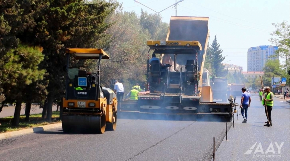 ehmed-recebli-ve-zerife-eliyeva-kuchelerinin-temiri-davam-etdirilir-video