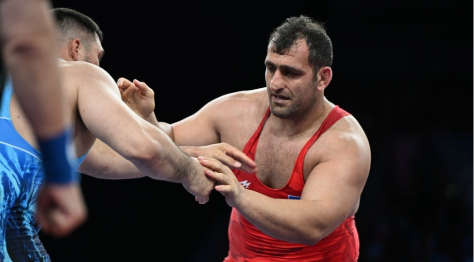 azerbaycan-guleshchisi-burunc-medal-ugrunda-gorushe-chixacaq