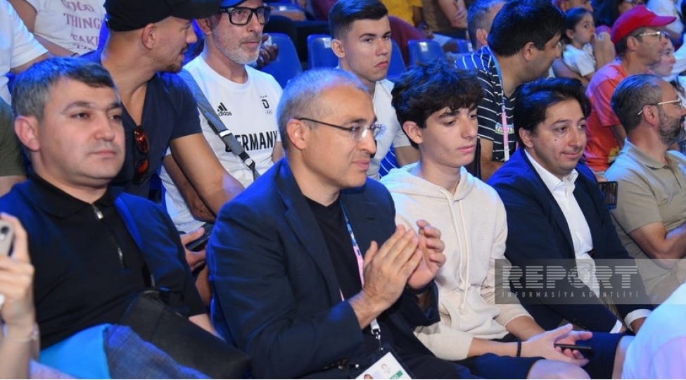 azerbaycan-resmileri-paris-2024-yay-olimpiya-oyunlarinda-gulesh-yarishlarini-izleyirler