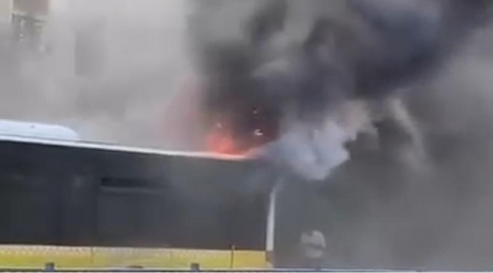 esenyurtda-hereket-eden-iett-avtobusu-yanib