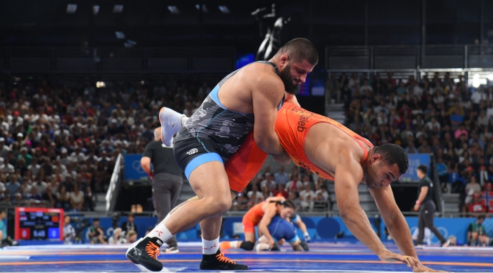 paris-2024-azerbaycanin-en-agir-chekili-serbest-guleshchisi-14-finala-yukselib