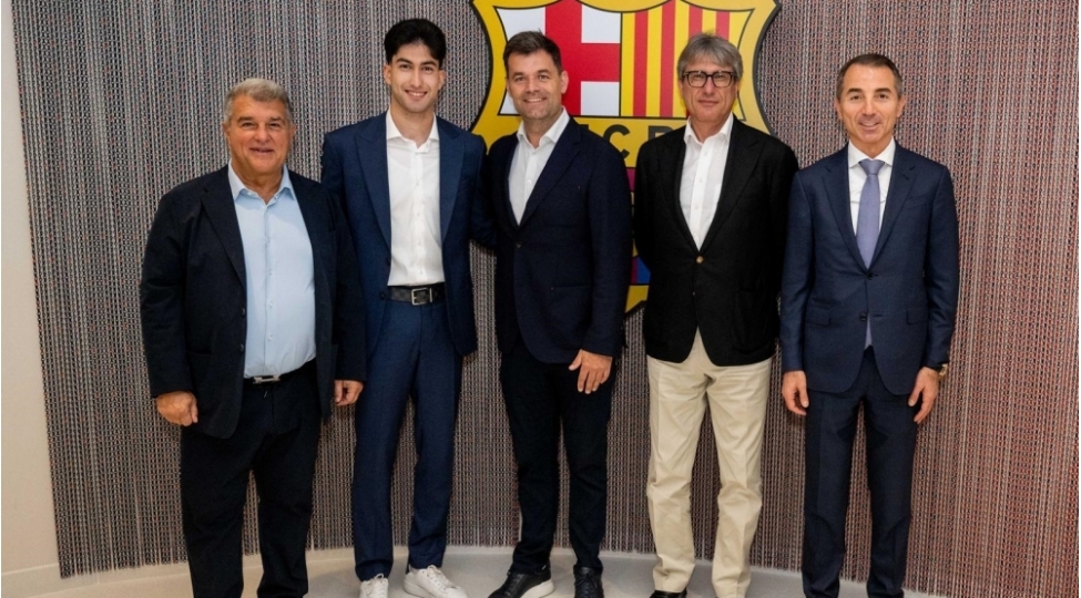 azerbaycanli-futbolchu-barselonada