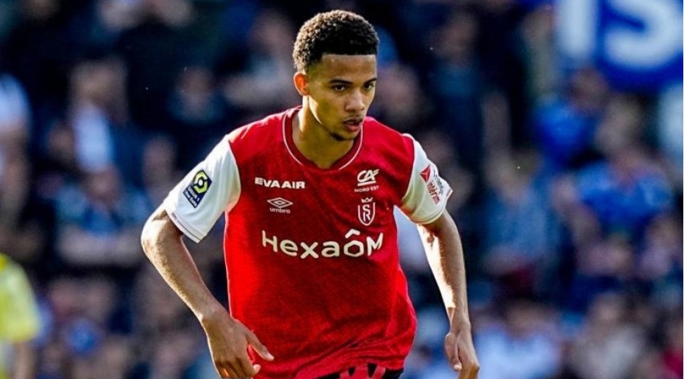 fiorentina-fransa-klubunun-futbolchusu-ile-raziliga-gelib