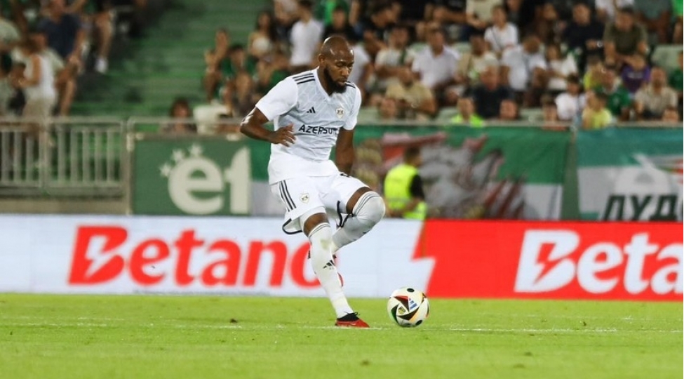 qarabagin-futbolchusu-bu-komandaya-hormet-edin