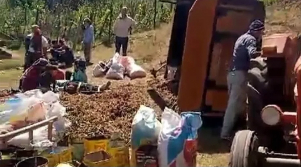 turkiyede-ishchileri-dashiyan-traktor-ashib-13-nefer-xesaret-alib